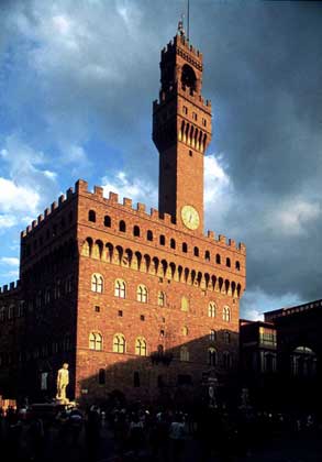 ПАЛАЦЦО ДЕЛЛА СИНЬОРИЯ, или Палаццо Веккьо (Флоренция, строительство начато в 1299, продолжено в 15-16 вв.).