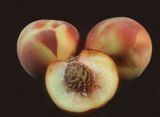 Плоды персика.