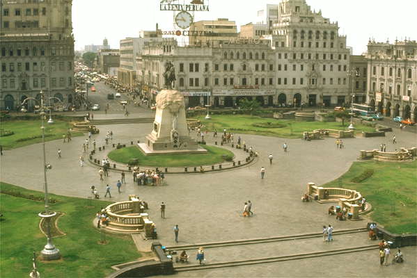 Перу. Площадь Св. Мартина в Лиме.
