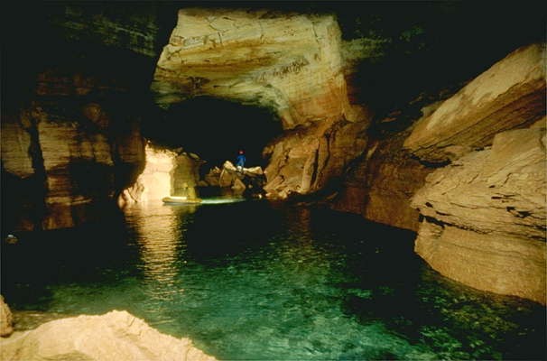 Пещера в Большом каньоне.
