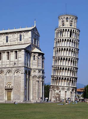 Пиза, Италия. Падающая башня - Торре Пенденте.