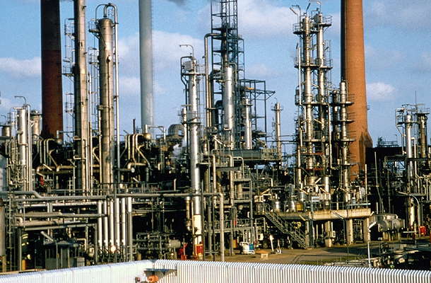 Нефтеперерабатывающий завод. Хеннигштадт, Германия.
