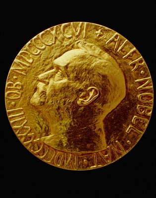 Золотая Нобелевская медаль.