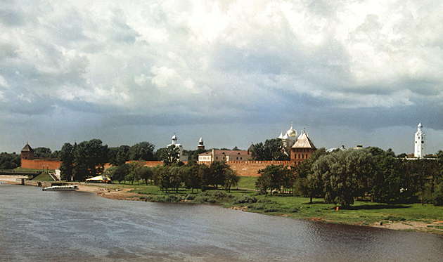 Новгород. Вид на кремль с реки Волхов.