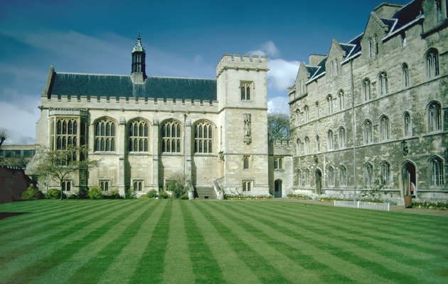 Коллежд Пемброк - один из крупнейших в Оксфорде.