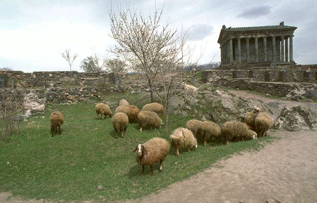 Армения. Храм Гарни - памятник древнеримской эпохи.