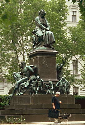 Памятник Бетховену в Вене.
