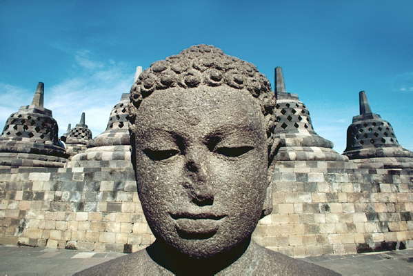 Боробудур. Статуя Будды.
