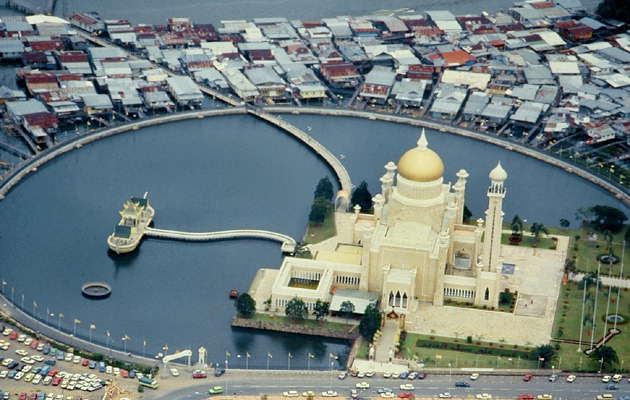 Бруней. Мечеть султана Омара Али Сайфуддина.