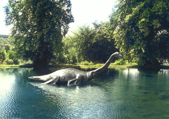 Динозавр: так называемое Лохнесское чудовище. (Реконструкция).