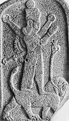 Иштар. Богиня на льве, ее символическом звере. Рельеф из Эшнунны. Лувр.
