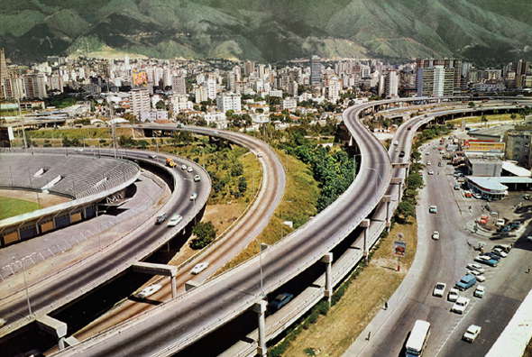Каракас. Многоярусная дорожная развязка в центре города.
