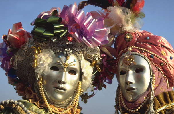 Карнавал в Венеции: серебряная пара.