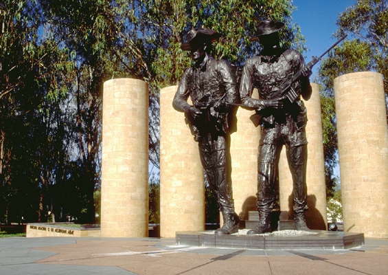 Канберра, столица Австралийского союза. Памятник солдатам австралийской армии.