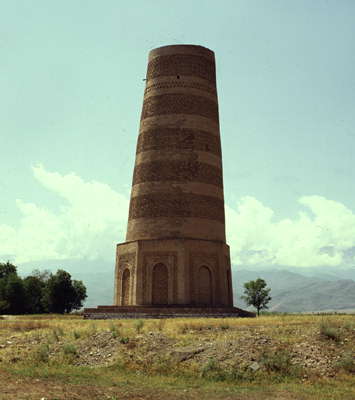 Киргизия. Башня Бурана в с. Ден-Арык.