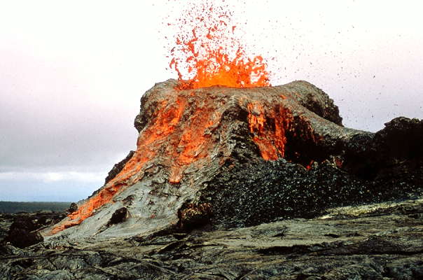 Лава. Извержение вулкана Мауна Улу, Гавайи.