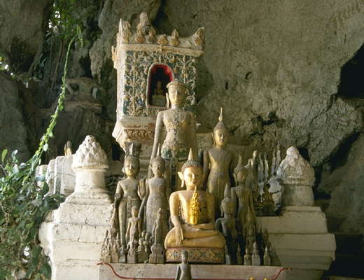 Вход в буддийский храм, Лаос.