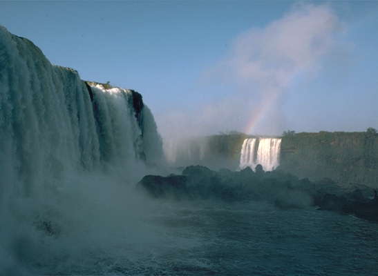 Латинская Америка. Бразилия, водопад Игуасу.