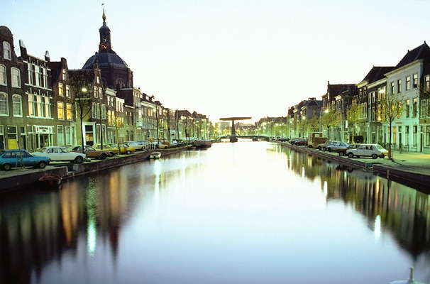 Лейден, канал между Амстердамом и Гаагой.