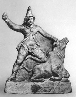 Митра. Скульптурная группа Пантикапея (ныне Керчь): Митра, убивающий быка.