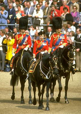 Монархия. Королева Великобритании, принц Уэльсский, герцог Эдинбургский на параде в Эдинбурге.