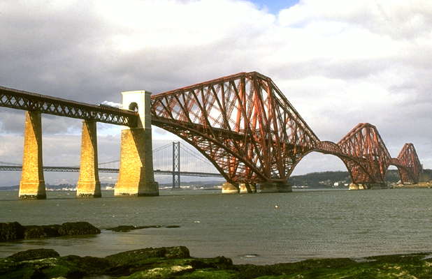 Первый в мире железнодорожный мост. Шотландия.