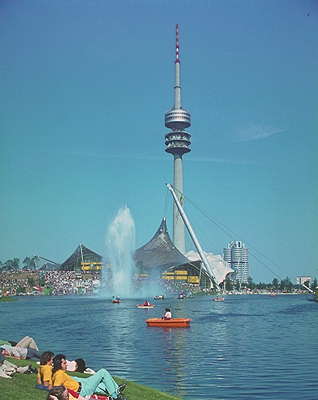 Мюнхен. Олимпийский стадион и телевизионная башня.