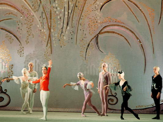 Сцена из балета Моцартиана в постановке Леонида Якобсона.