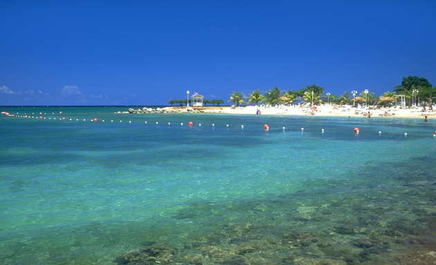Ямайка. Пляж в Очо-Риос.