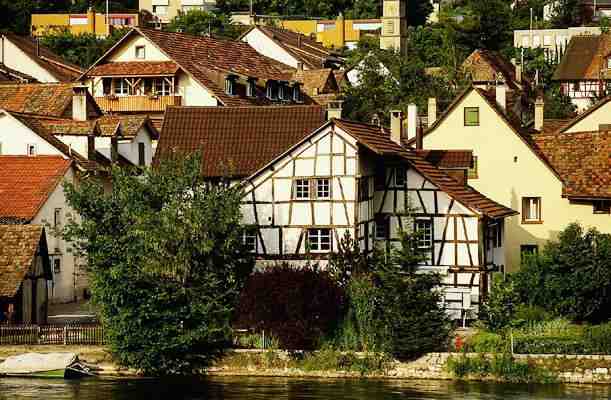 Рейн, деревня Нейехаузен, Германия.