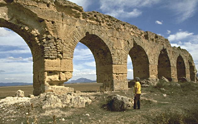 Римская архитектура акведуков. Тунис.