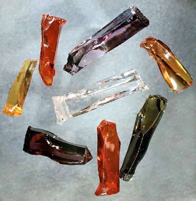 Необработанные кристаллы фианита.
