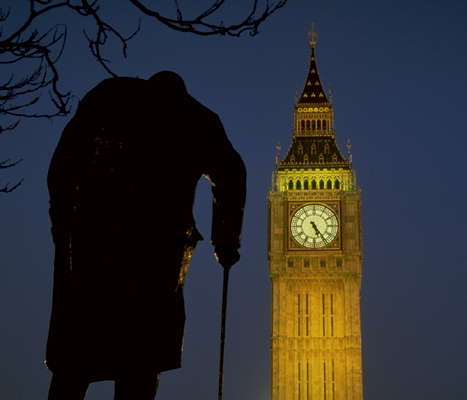 Лондон. Биг Бен и Уинстон Черчилль - символы Великой Британии.