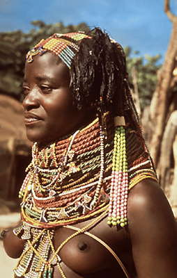 Ангола. Наряд невесты народа овимбунду.