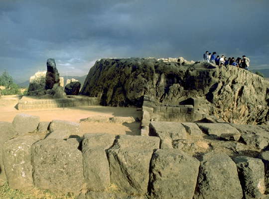 Амфитеатр и святилище древних инков. Кенко, Перу.