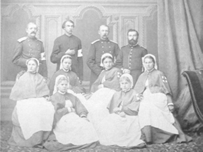 Члены одной из общин «Красного Креста». 1877