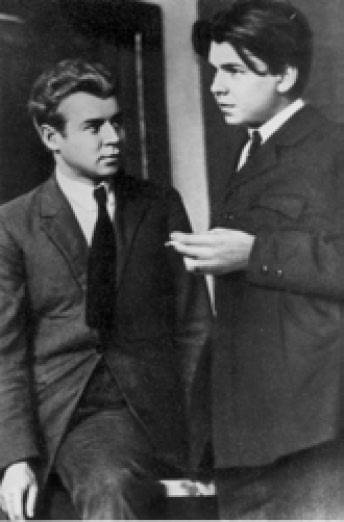 Л. Леонов (справа) и С. Есенин. Москва. 1924