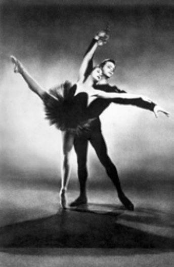 М. Э. Лиепа и Н. В. Тимофеева в балете «Лебединое озеро»