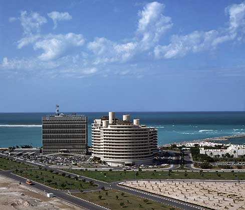 АБУ-ДАБИ - столица Объединенных Арабских Эмиратов.