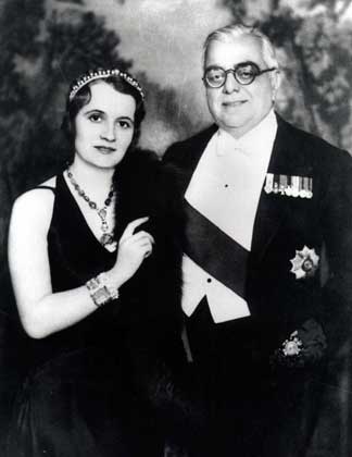 АГА ХАН III с супругой