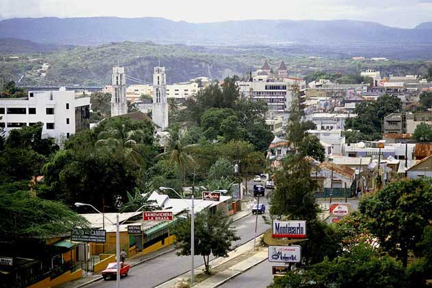 САНТЬЯГО-ДЕ-ЛОС-КАБАЛЬЕРОС, крупнейший город Доминиканской Республики