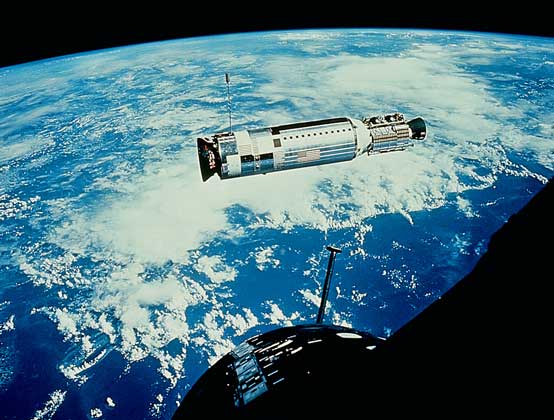 ДЖЕМИНИ-10 на околоземной орбите (июль 1966).