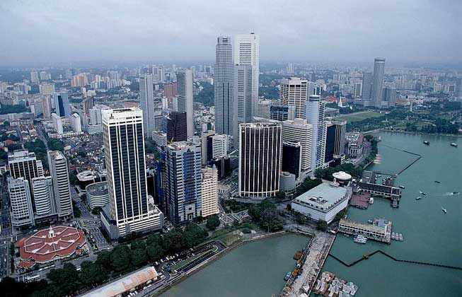 СИНГАПУР - крупнейший порт Юго-Восточной Азии.