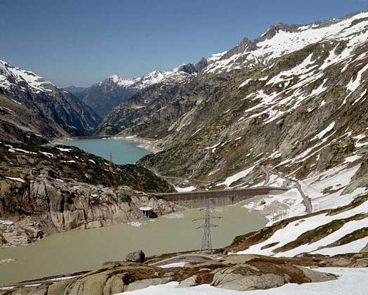 ВОДОХРАНИЛИЩА в районе перевала Гримзель (Швейцарские Альпы)