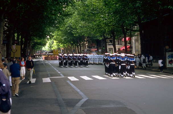 Военный парад в День Бастилии. Париж.