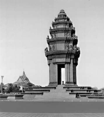 Пномпень. Памятник Независимости.