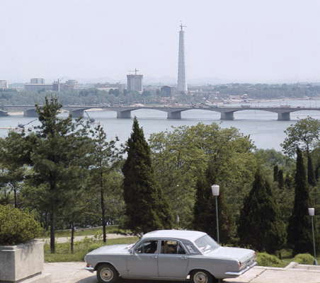 Пхеньян. Мост через р. Тэдонган.