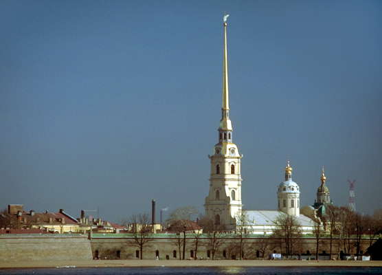 Нева. Петропавловская крепость.