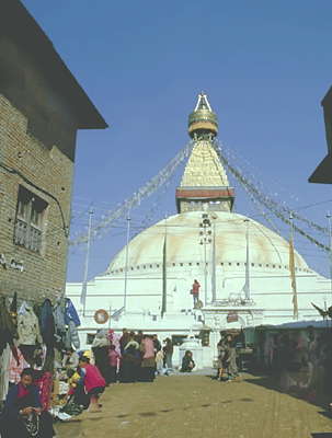 Боднатх Ступа - монументальная культовая святыня в Катманду.