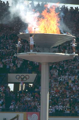 Олимпийские игры. Зажжение олимпийского огня.